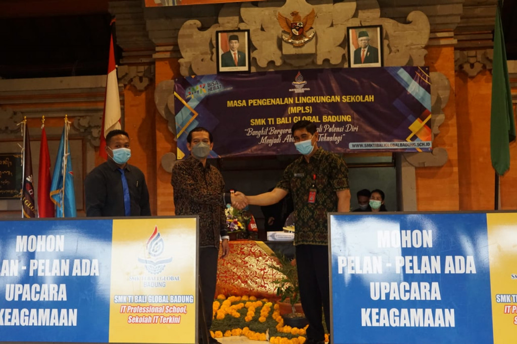 Kegiatan MPLS SMK TI Bali Global Badung di Desa Dalung